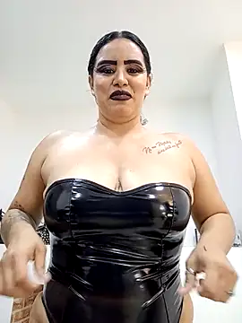 Snapshot of MariaGaitan chatting on 12.15.25 MariaGaitan online show from 12.15.25