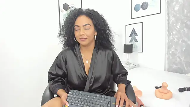 Snapshot of Tanisha__campbell chatting on 12.20.24 Tanisha campbell online show from 12.20.24