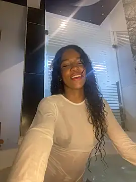 Snapshot of Tina_Rouse2 chatting on 01.04.25 Tina Rouse2 online show from 01.04.25