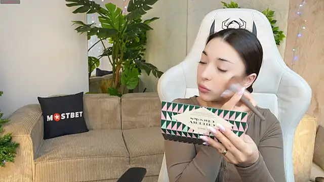 Snapshot of Jasmine_Flow chatting on 12.20.24 Jasmine Flow online show from 12.20.24