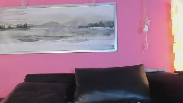 Tiffanysurez  online show from 09.27.25