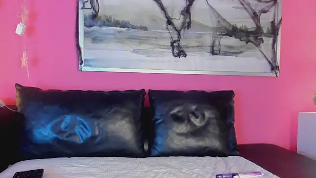 Tiffanysurez  online show from 10.30.25