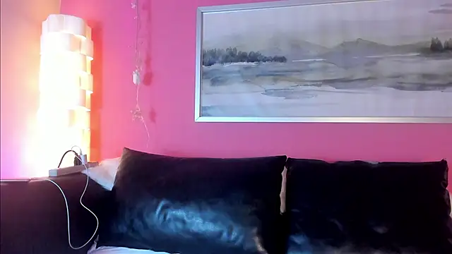 Tiffanysurez  online show from 12.02.25