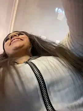 Tiffanysurez  online show from 02.13.26