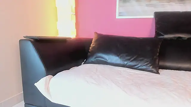 Snapshot of Tiffanysurez_ chatting on 03.20.26 Tiffanysurez online show from 03.20.26