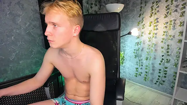 Snapshot of AlexxSweet chatting on 12.22.24 AlexxSweet online show from 12.22.24