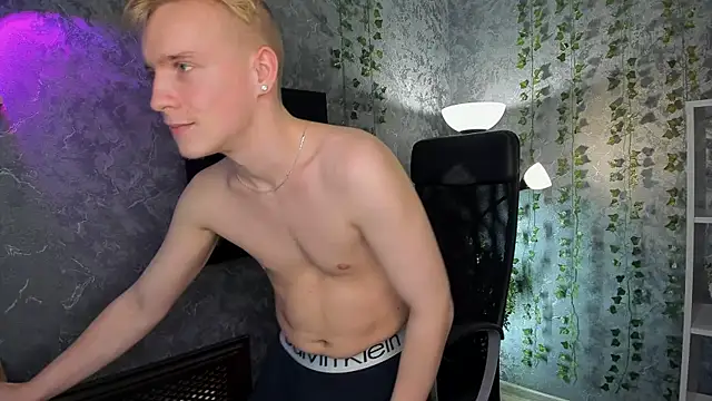 Snapshot of AlexxSweet chatting on 01.05.25 AlexxSweet online show from 01.05.25