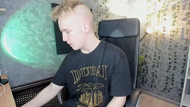 Snapshot of AlexxSweet chatting on 01.31.25 AlexxSweet online show from 01.31.25