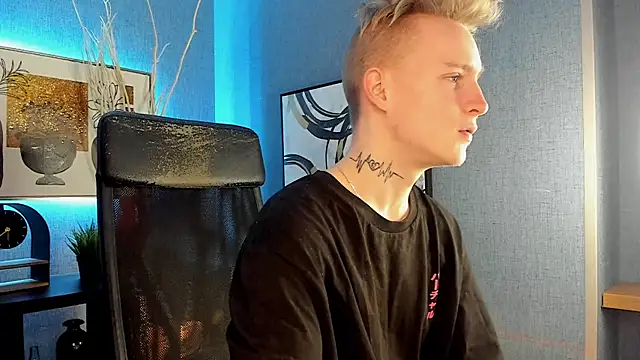 Snapshot of AlexxSweet chatting on 03.16.25 AlexxSweet online show from 03.16.25