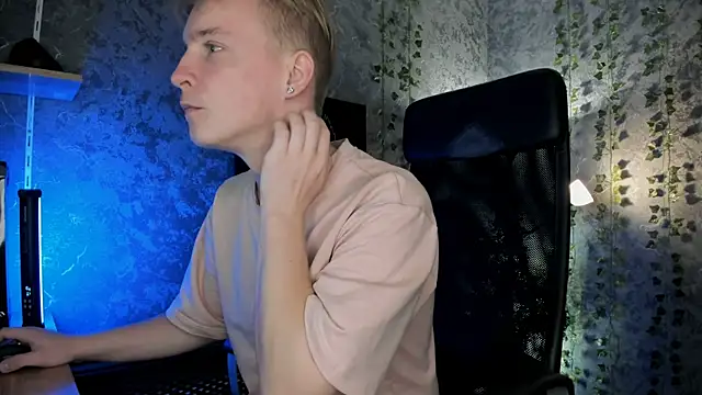 Snapshot of AlexxSweet chatting on 09.28.25 AlexxSweet online show from 09.28.25