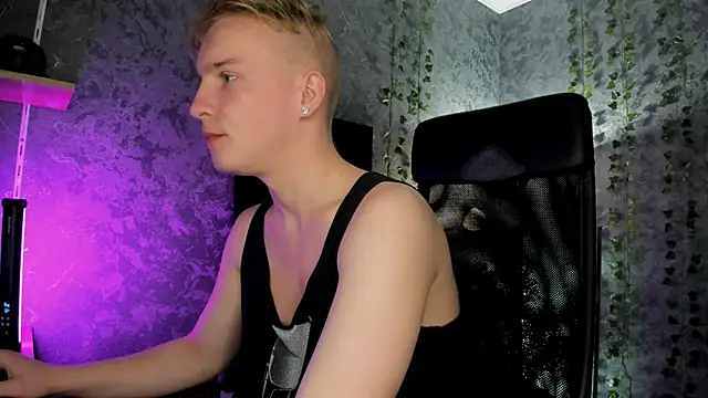 Snapshot of AlexxSweet chatting on 10.25.25 AlexxSweet online show from 10.25.25