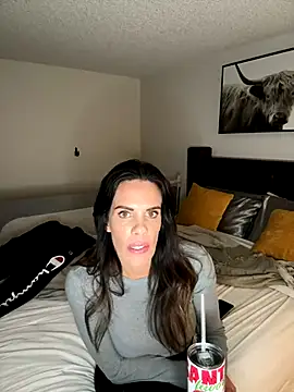 Snapshot of LexingtonLee chatting on 12.04.24 LexingtonLee online show from 12.04.24