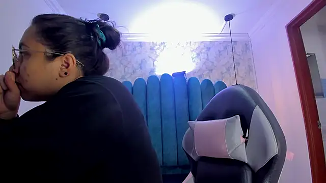 nalalye cruzz  online show from 12.21.25