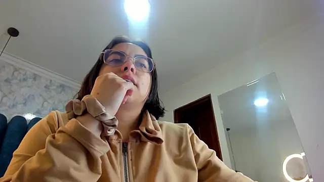 nalalye cruzz  online show from 04.15.26