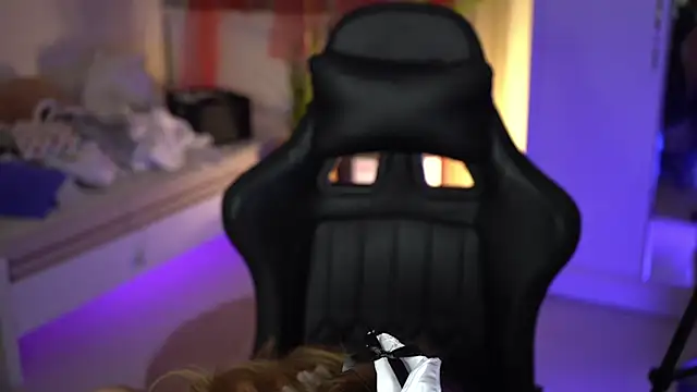 VixenMia online show from 12.27.24