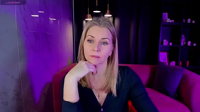 Annie Light online show from 12.04.24