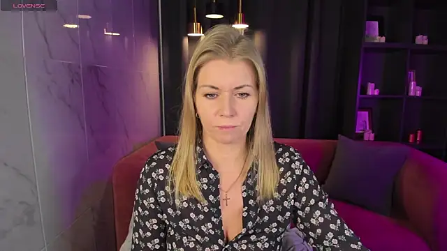 Annie Light online show from 12.19.24