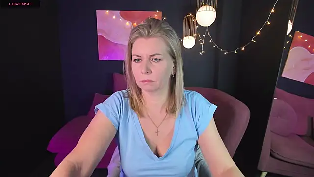 Annie Light online show from 02.07.25