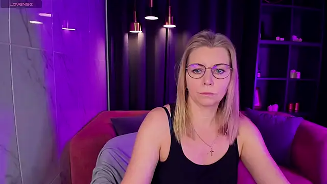 Annie Light online show from 03.14.25