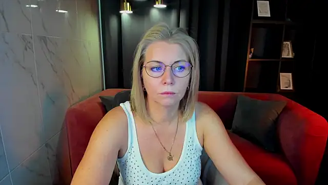 Annie Light online show from 09.25.25