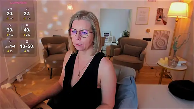 Annie Light online show from 02.25.26