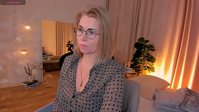 Annie Light online show from 04.03.26