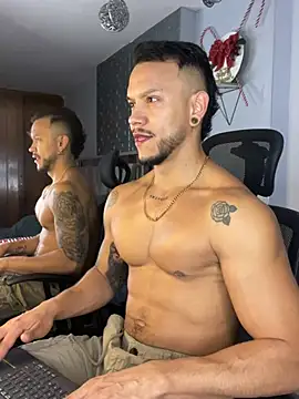 ARON TAYLER01 online show from 12.18.24