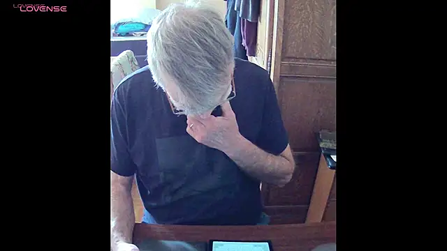 Snapshot of terrybare chatting on 05.16.26 terrybare online show from 05.16.26