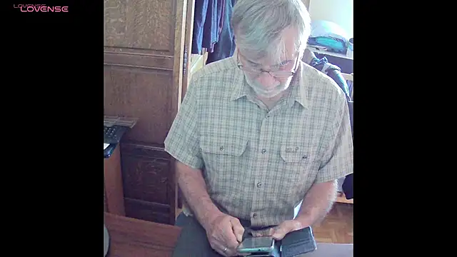 Snapshot of terrybare chatting on 06.16.26 terrybare online show from 06.16.26