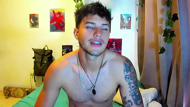 Snapshot of Nekoboy01 chatting on 10.10.25 Nekoboy01 online show from 10.10.25