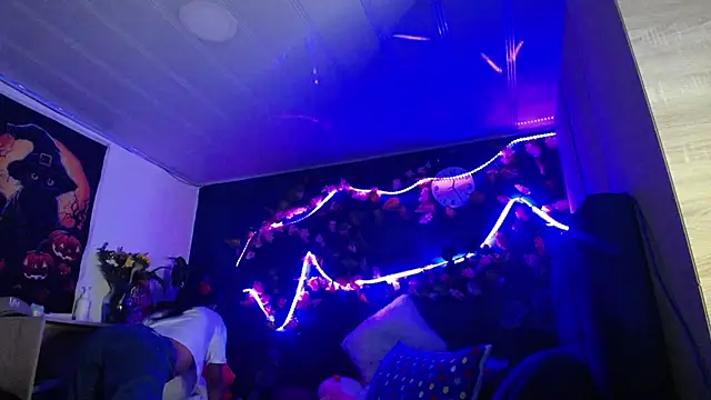 Samara Beltran online show from 12.24.24
