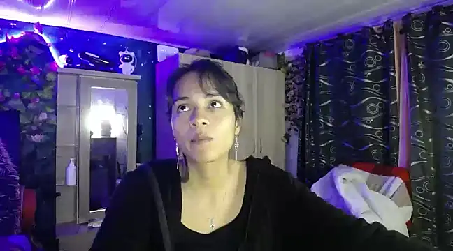 Samara Beltran online show from 02.23.25
