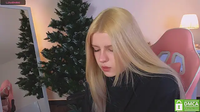 Snapshot of Grace_and__Jacob chatting on 12.12.24 Grace and Jacob online show from 12.12.24