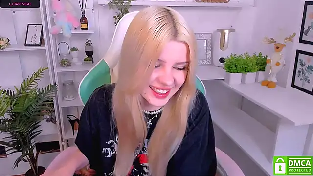 Snapshot of Grace_and__Jacob chatting on 03.08.25 Grace and Jacob online show from 03.08.25