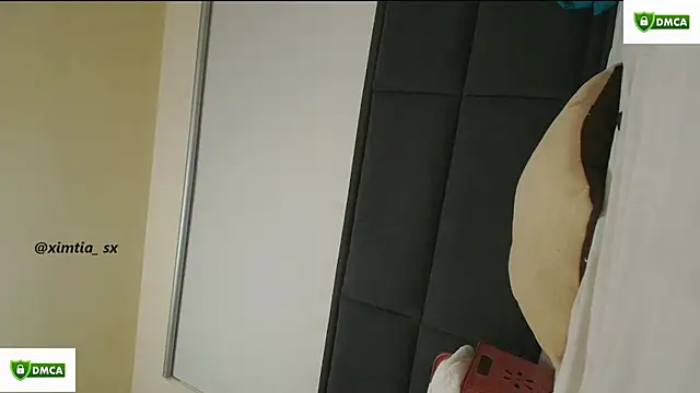 Snapshot of ximtia_xs chatting on 10.28.25 ximtia xs online show from 10.28.25