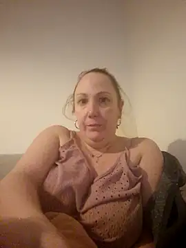 Snapshot of Wisie_Cutie chatting on 02.15.25 Wisie Cutie online show from 02.15.25