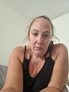 Wisie Cutie online show from 10.18.25