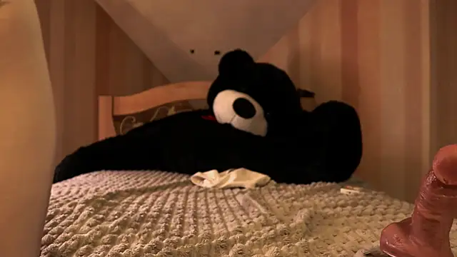 Redhead Shark new online show from 01.11.25