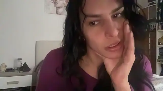 Snapshot of GGmoon81 chatting on 12.15.24 GGmoon81 online show from 12.15.24