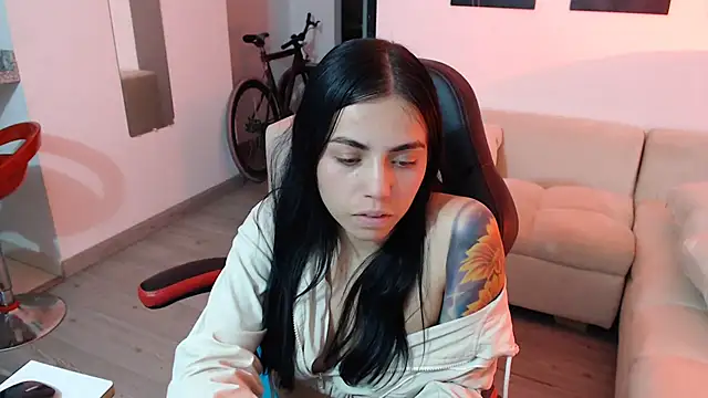 Snapshot of i_am_nina_ chatting on 01.08.25 i am nina online show from 01.08.25