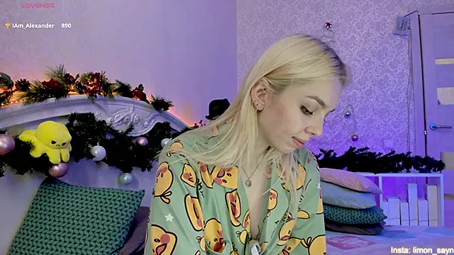 LillyMoure  online show from 12.25.24