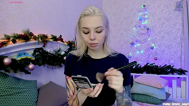 LillyMoure  online show from 01.02.25