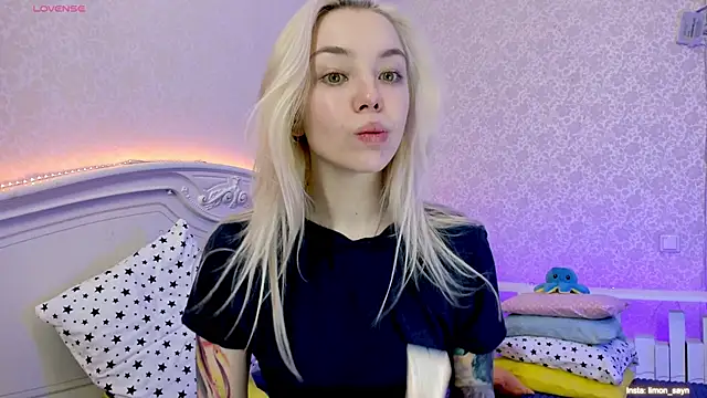 LillyMoure  online show from 01.23.25