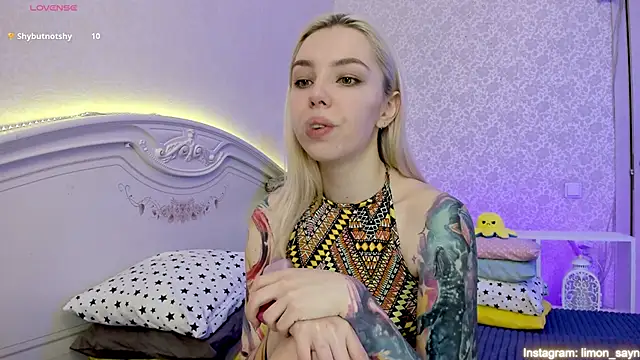 LillyMoure  online show from 02.13.25