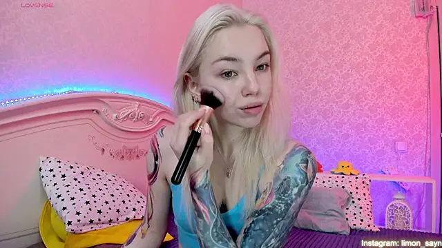 LillyMoure  online show from 02.25.25