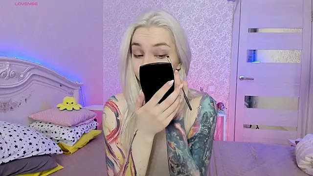 LillyMoure  online show from 03.22.25