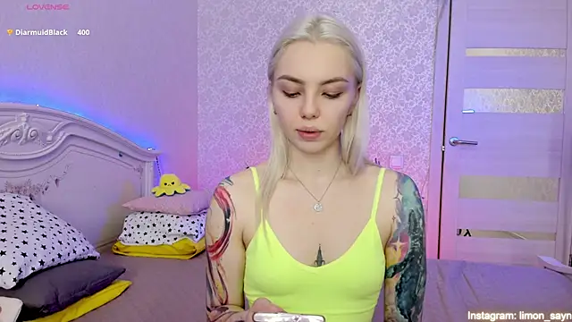 LillyMoure  online show from 03.23.25