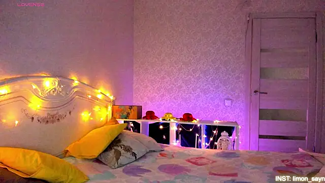 LillyMoure  online show from 03.23.26