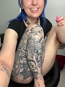 MissCumberdale online show from 10.08.25