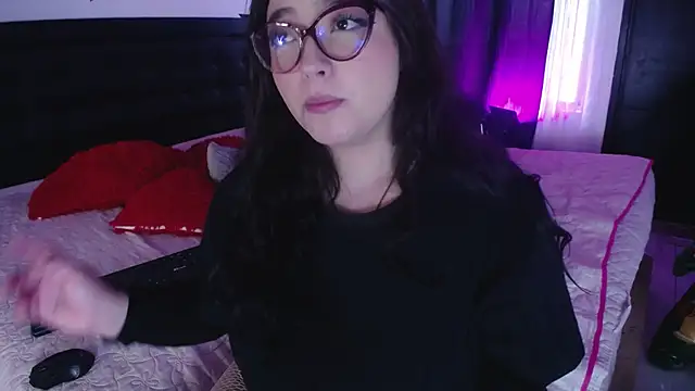 Snapshot of Miss_Loise chatting on 12.12.24 Miss Loise online show from 12.12.24